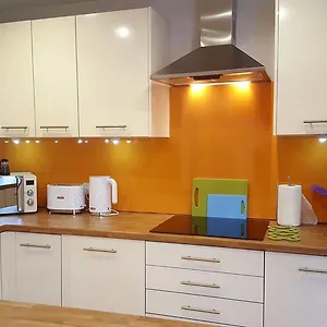 Gidlow House Sleeps 8 - Infinity Guest house Liverpool